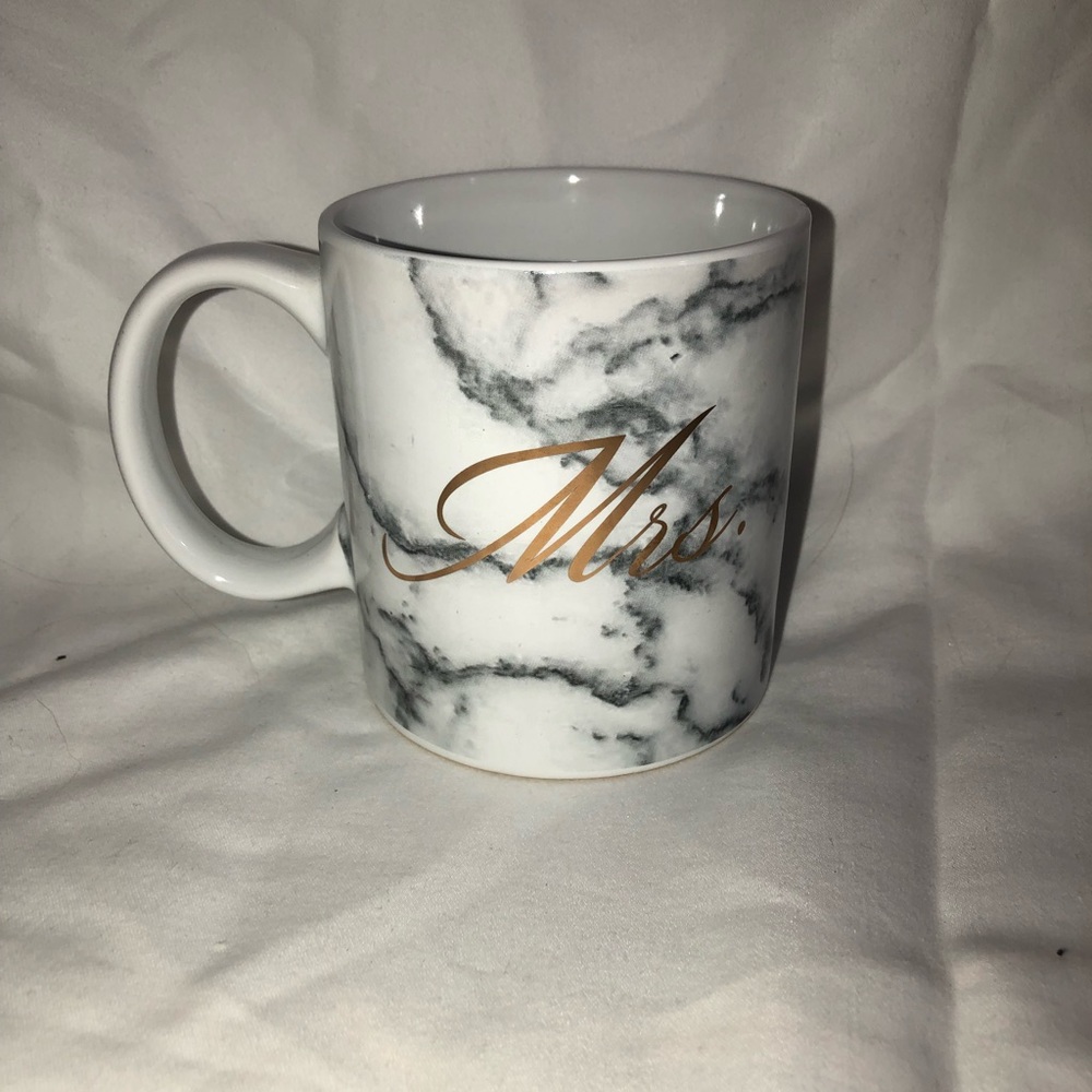 Bride Trinket Tray, Honeymoon Fund & Mrs Cups - Picture 4 of 4
